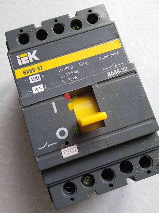 Вимикач автоматичний IEK ВА88-32 3Р 50А 25кА