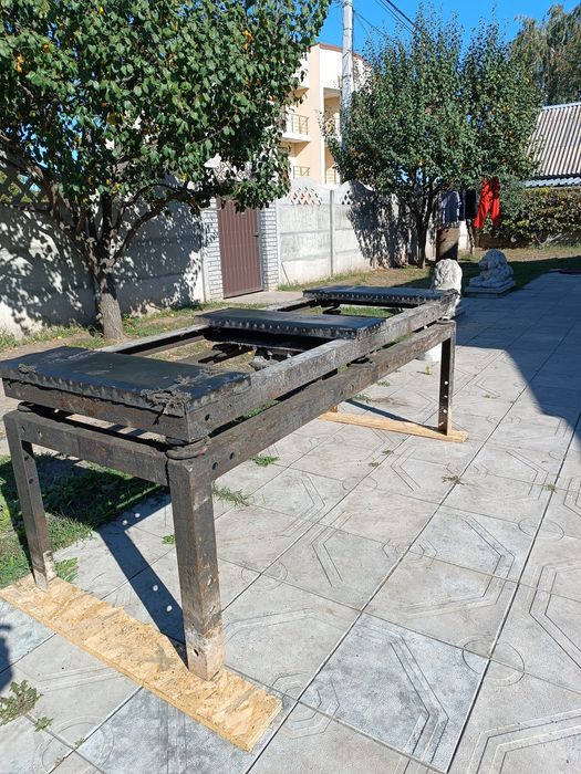 Вібростіл з електродвигуном для виготовлення виробів з бетону та гіпсу