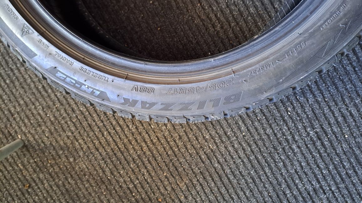 205/45/17 Bridgestone Zima Komplet 6.5mm