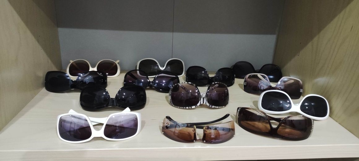 Óculos de sol a 2€ cada vários formatos e cores