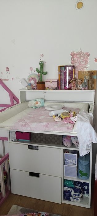 Muda fraldas ou secretaria