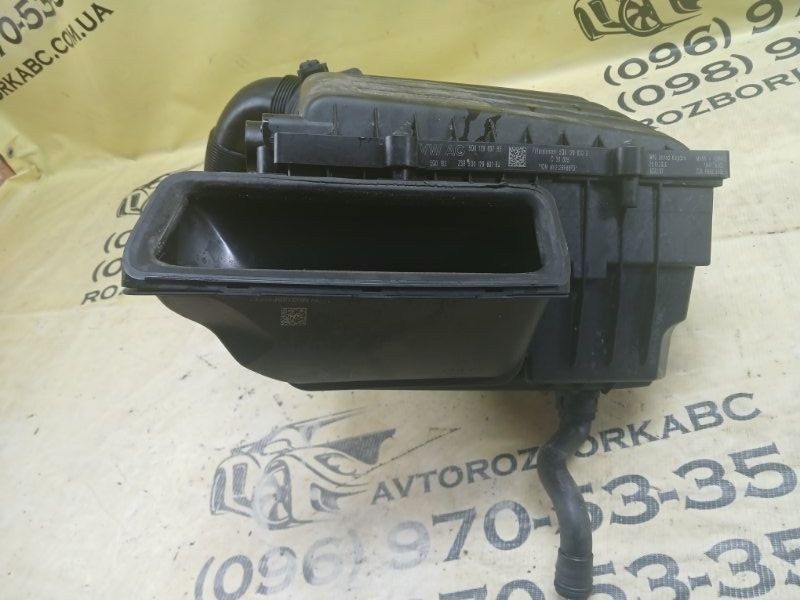 Корпус воздушного фильтра Audi Q3 2021