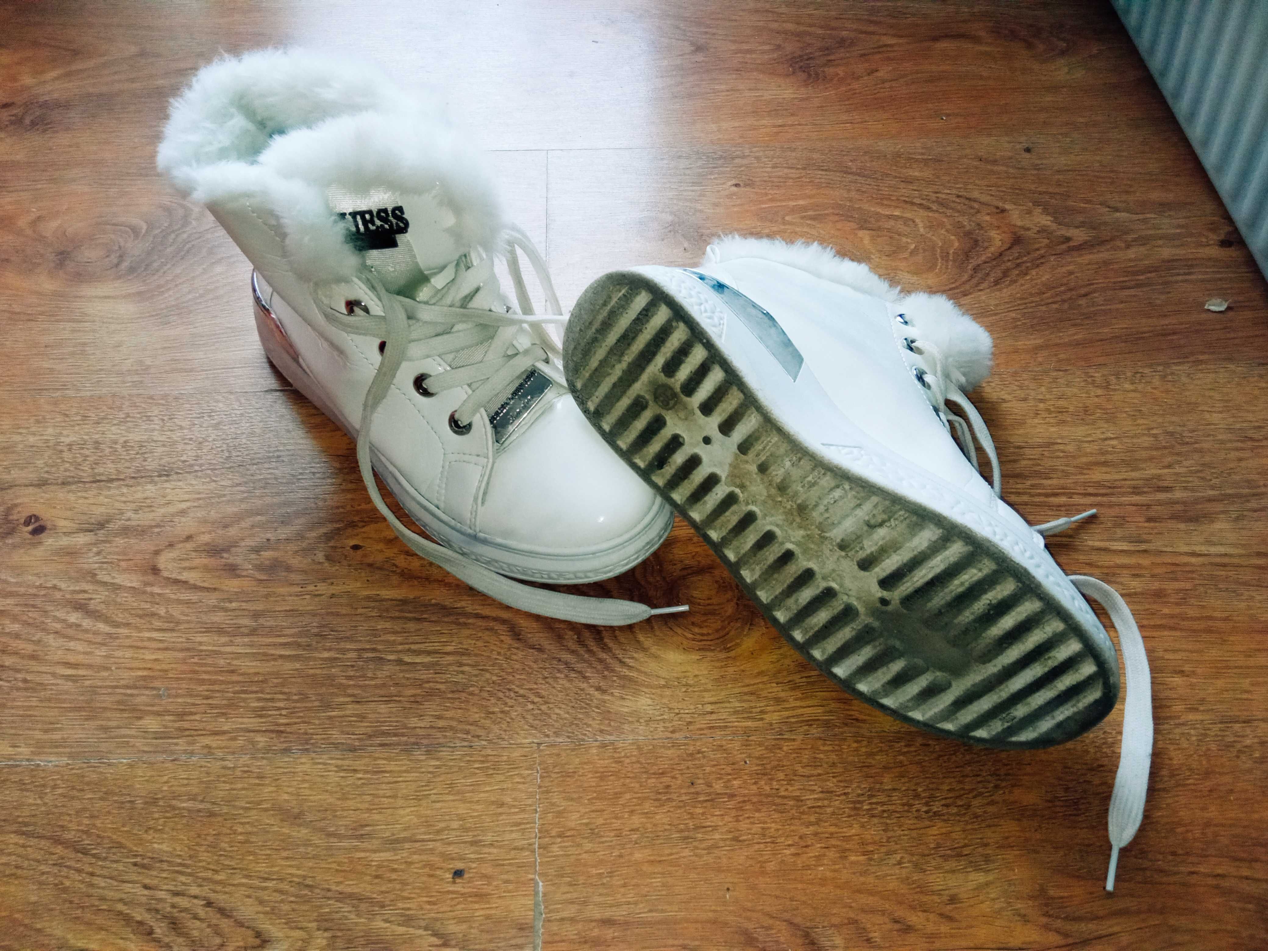Piękne Botki Guess 38