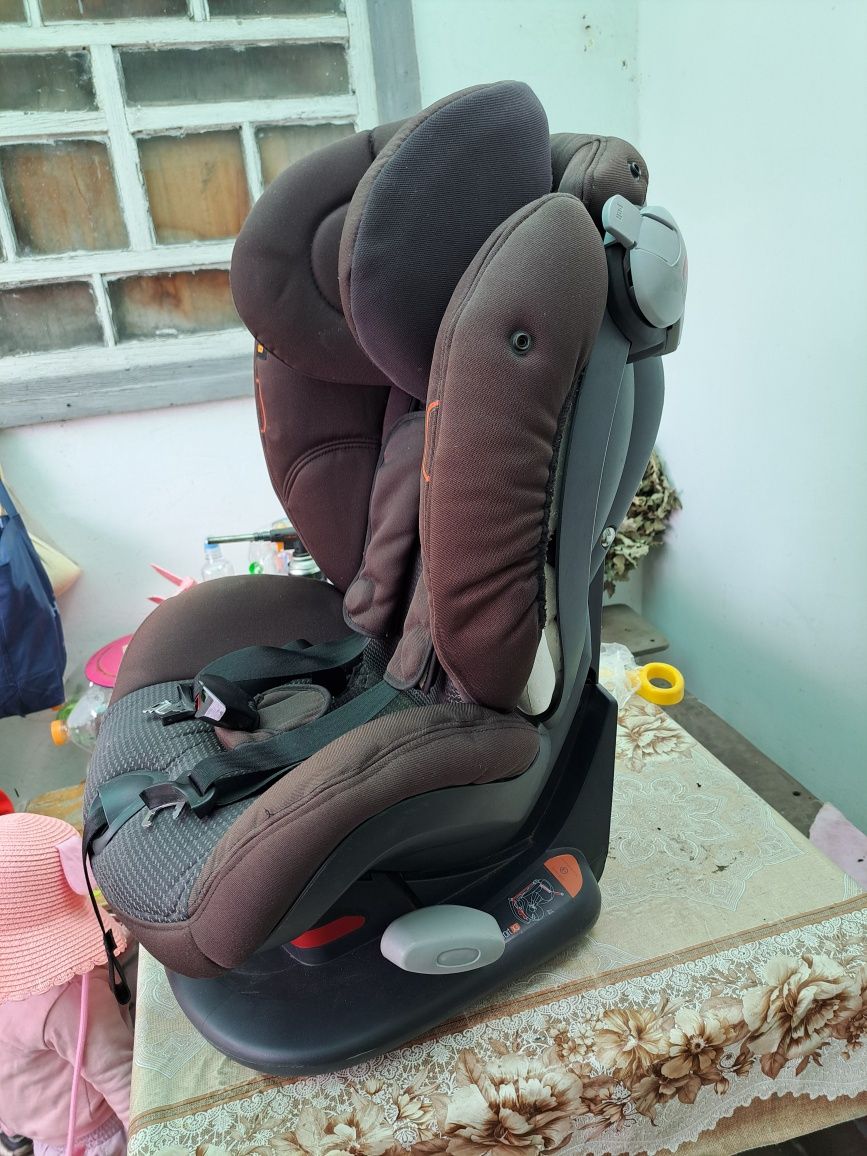 Автокрісло дитяче BeSafe izi comfort