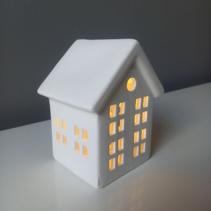 Domek ceramiczny led biały