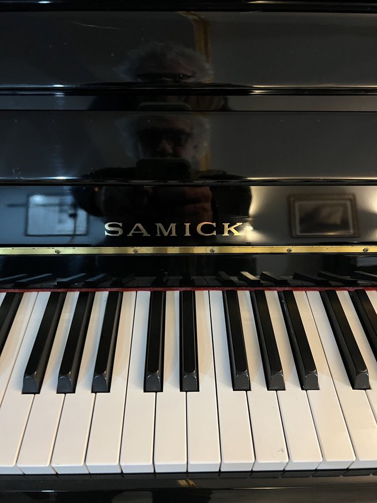 Piano vertical Samick