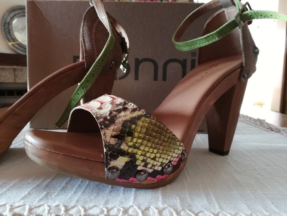 Sandálias em pele DONNI