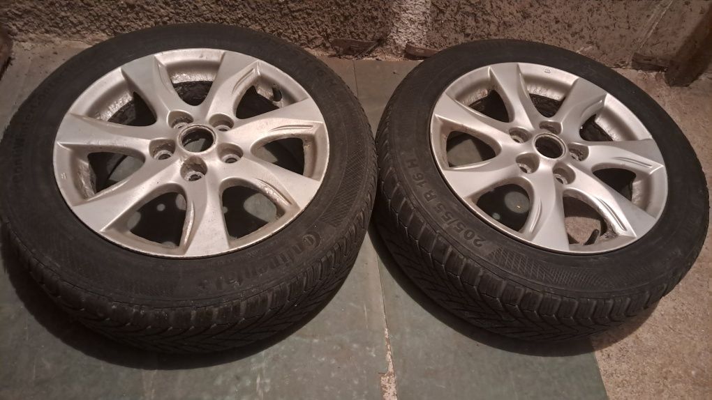 4 używane alufelgi 16" Mazda (i inne) z oponami zimowymi Continental 2