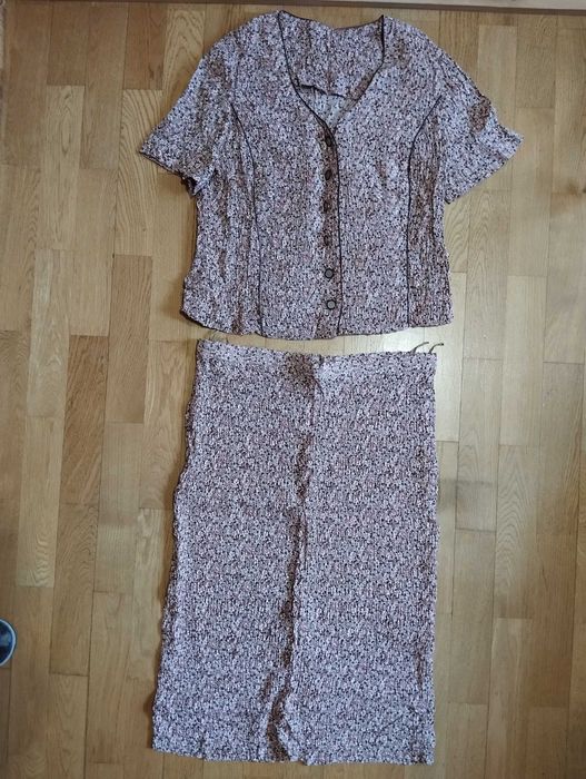 Komplet spódnica z bluzką w drobne kwiatki rozmiar L szerokość 90 cm