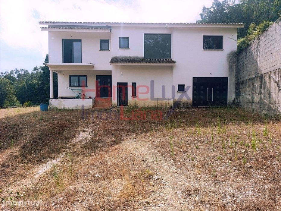 Moradia T3 em fase final de construção