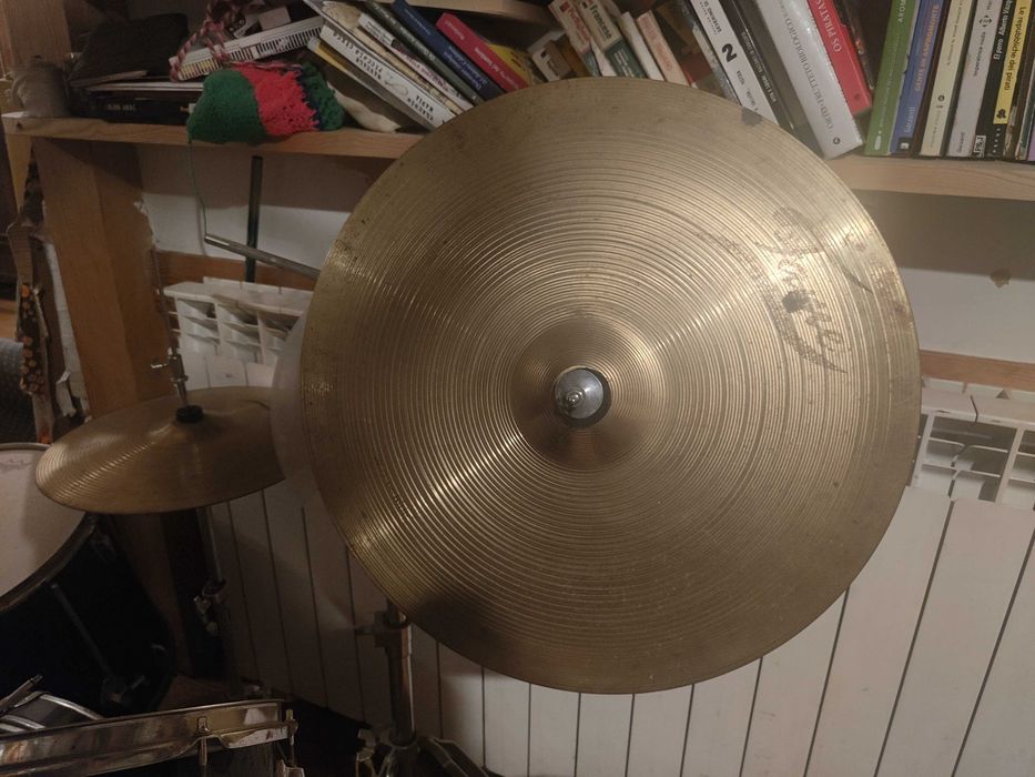 Bateria usada YAMAHA DP séries. Está em bom estado.