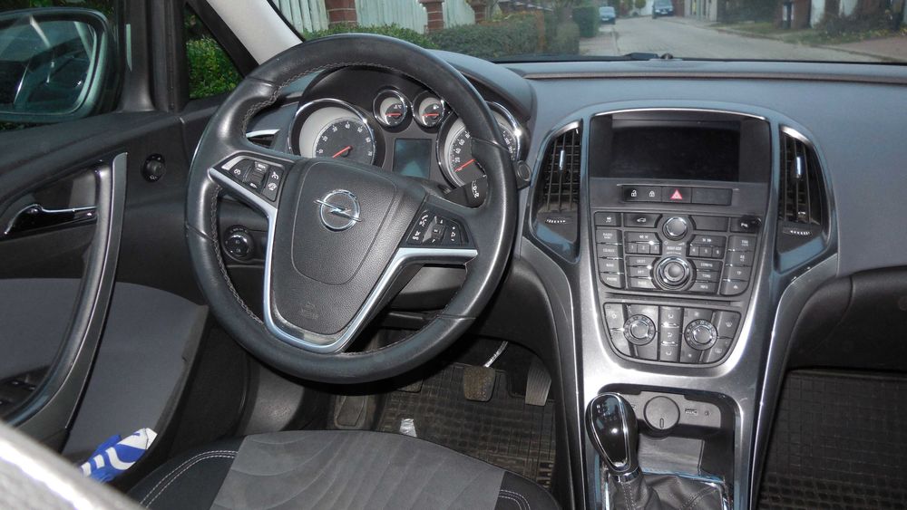 Sprzedam Opel Astra 1.4 Turbo  140 KM 2013