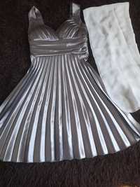 Плаття сіре, плісировка з білим шарфом