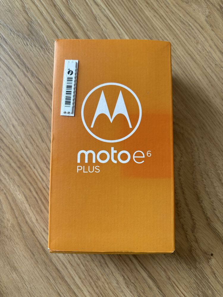 Telefon Motorola e6 plus czarny srebrny android
