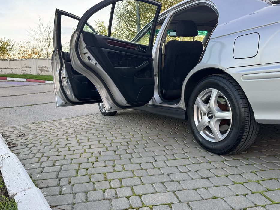 Продам Хонду Акорд 1.8 механика Срочно!