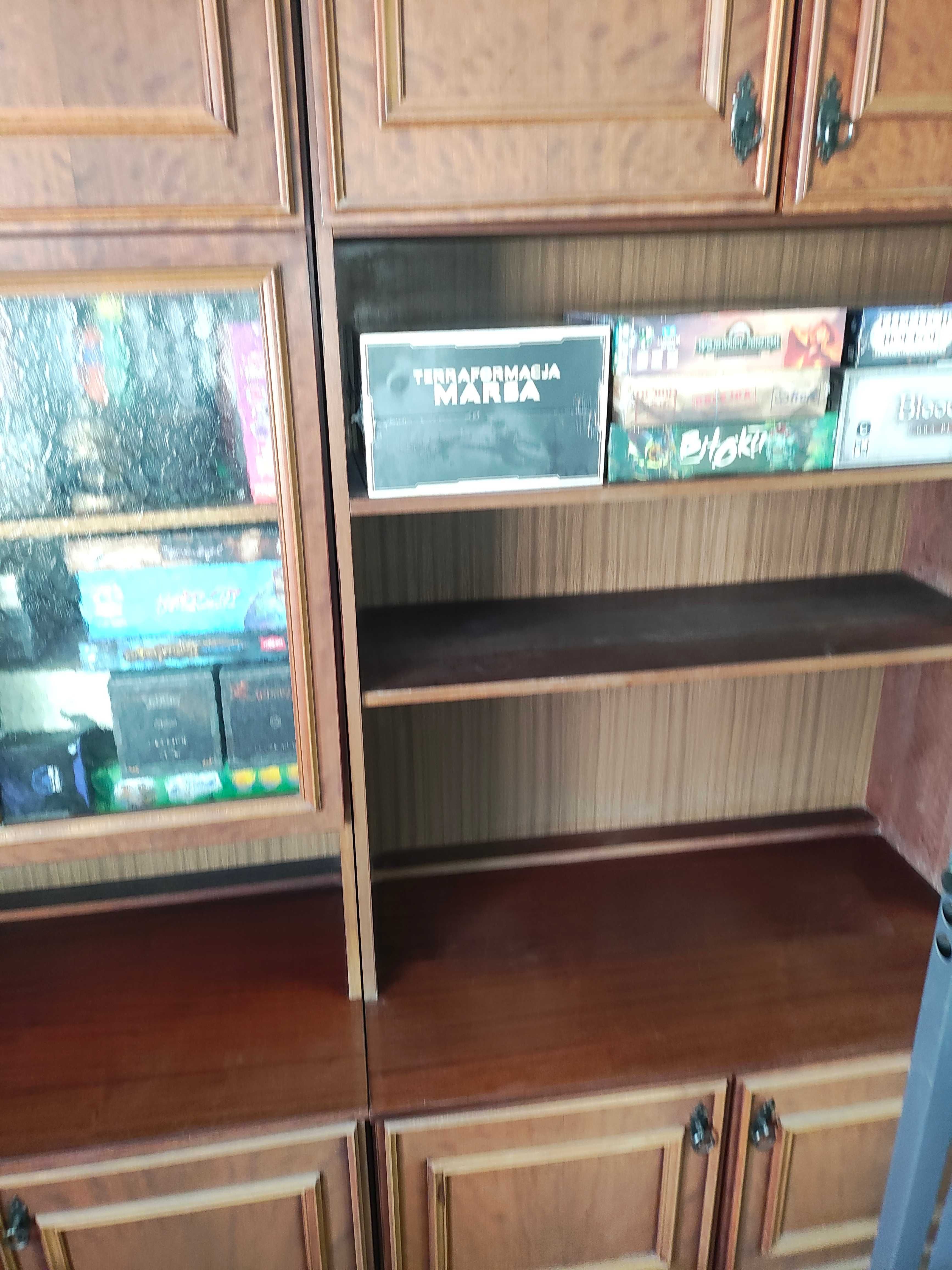 Regały do biblioteki, salonu lub sypialni
