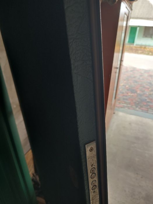 Продам металеві двері