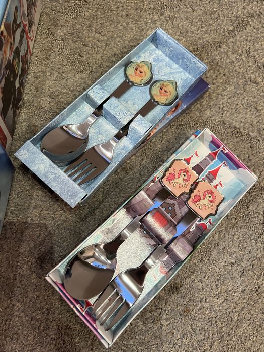 Набір дитячого посуду і прибори наявність на фото