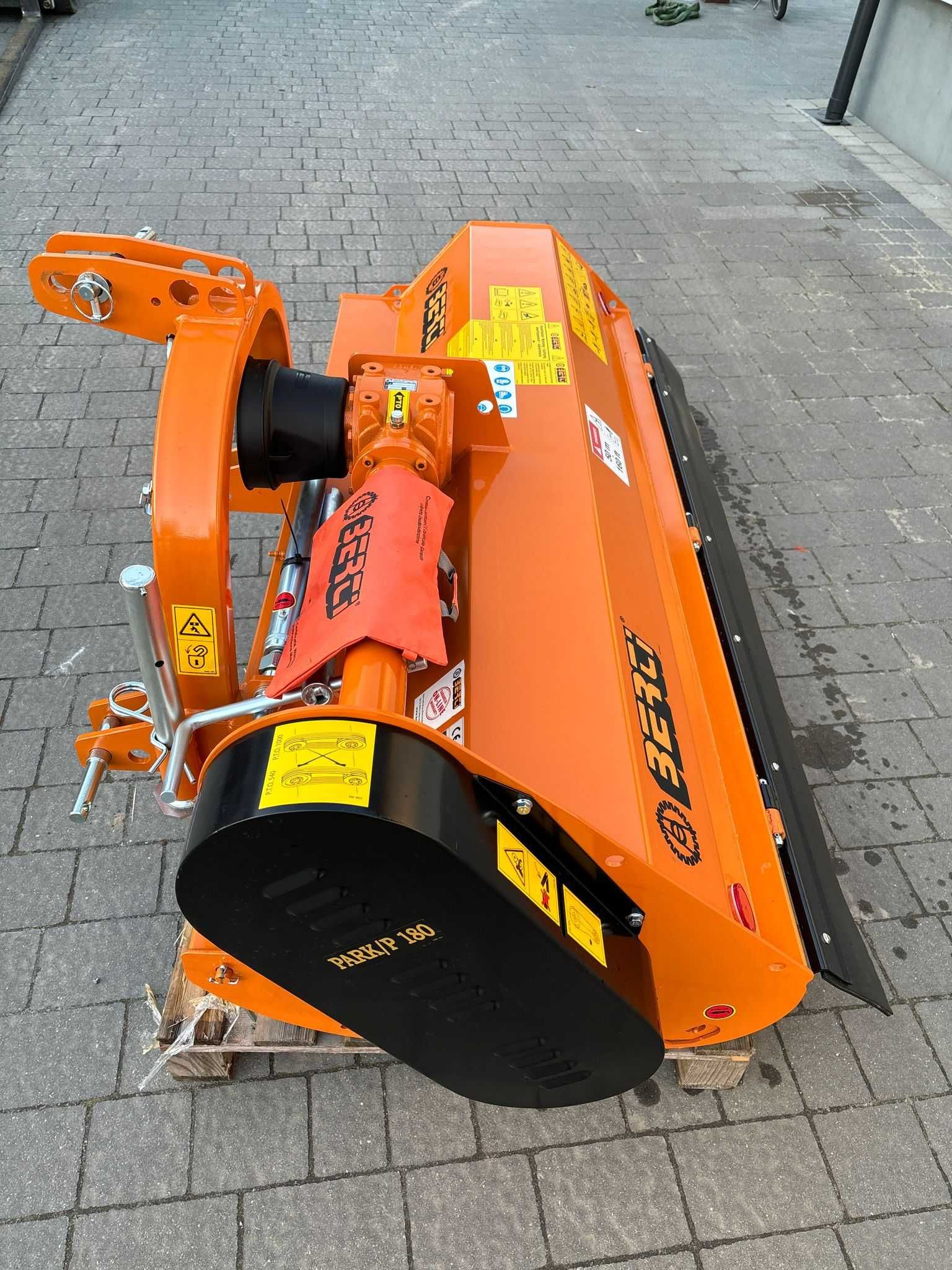 NOWY Mulczer/Kosiarka bijakowa BERTI PARK/P 180 z przesuwem !!