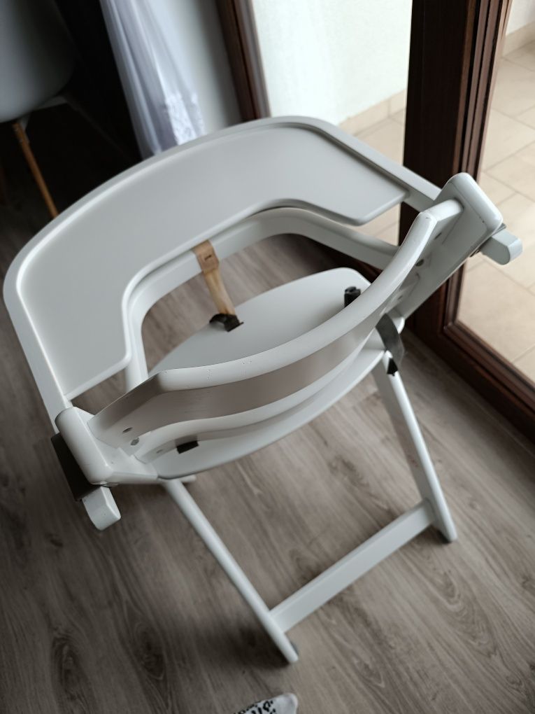 Drewniane krzesełko do karmienia Bebe Concept