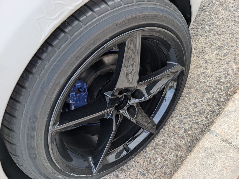 Pneus e Jantes R 18 de um audi