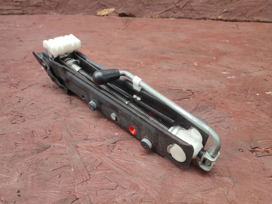 BMW E46 / E60 / E60LCI / E61LCI / E61LCI ORYGINALNY LEWAREK DO PODNOSZENIA AUTA / ZMIANY KOŁA / PODNOŚNIK SAMOCHODOWY RĘCZNY  O NR. 71 12 6 757 131 /  71 12 6 767 944 OEM W BARDZO DOBRYM STANIE