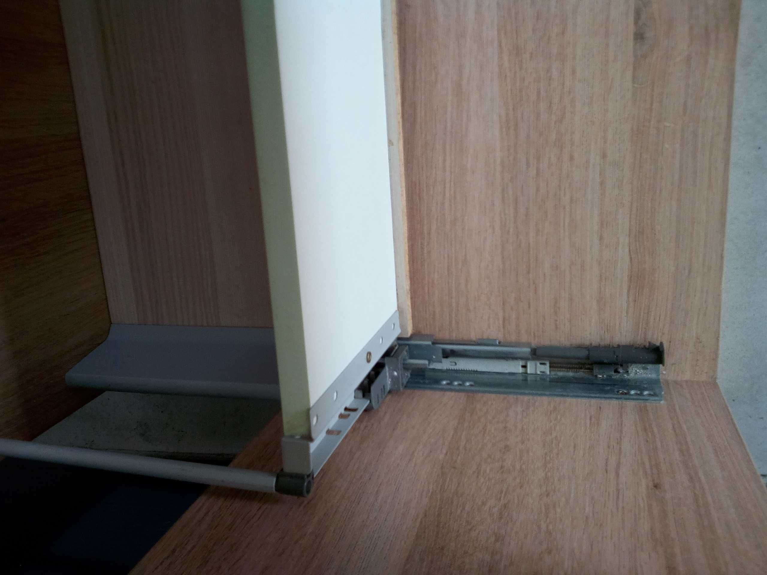 Szafka łazienkowa pod umywalkę wisząca