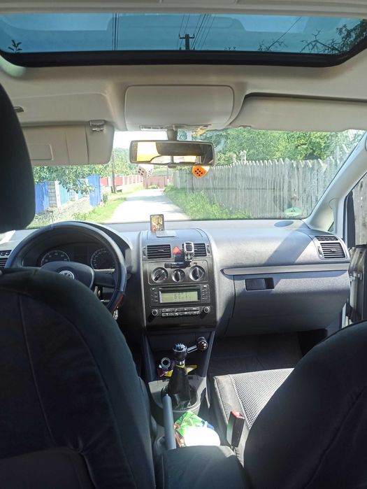 Volkswagen touran.