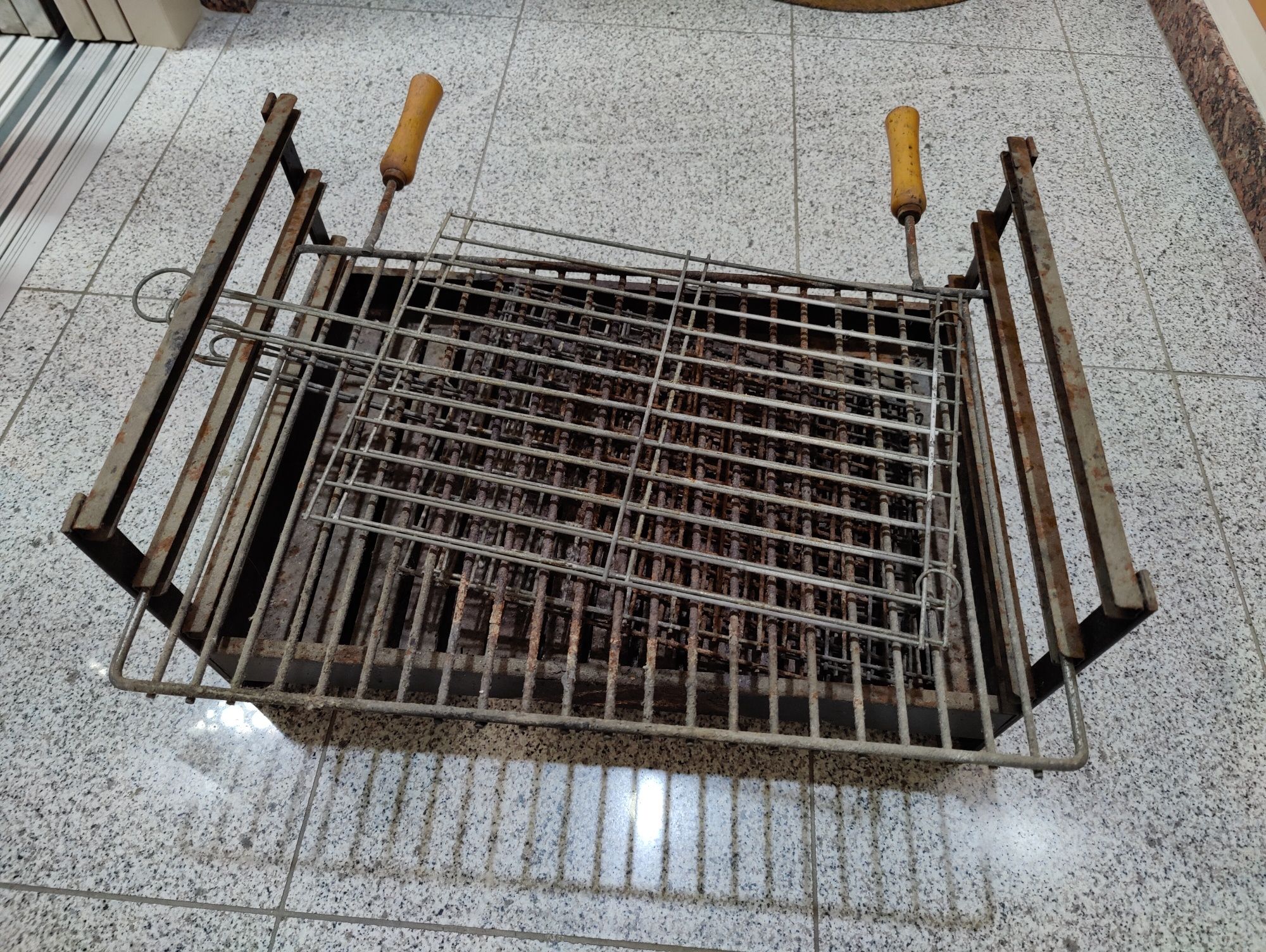 Grelhador de aço bbq - 10 euros