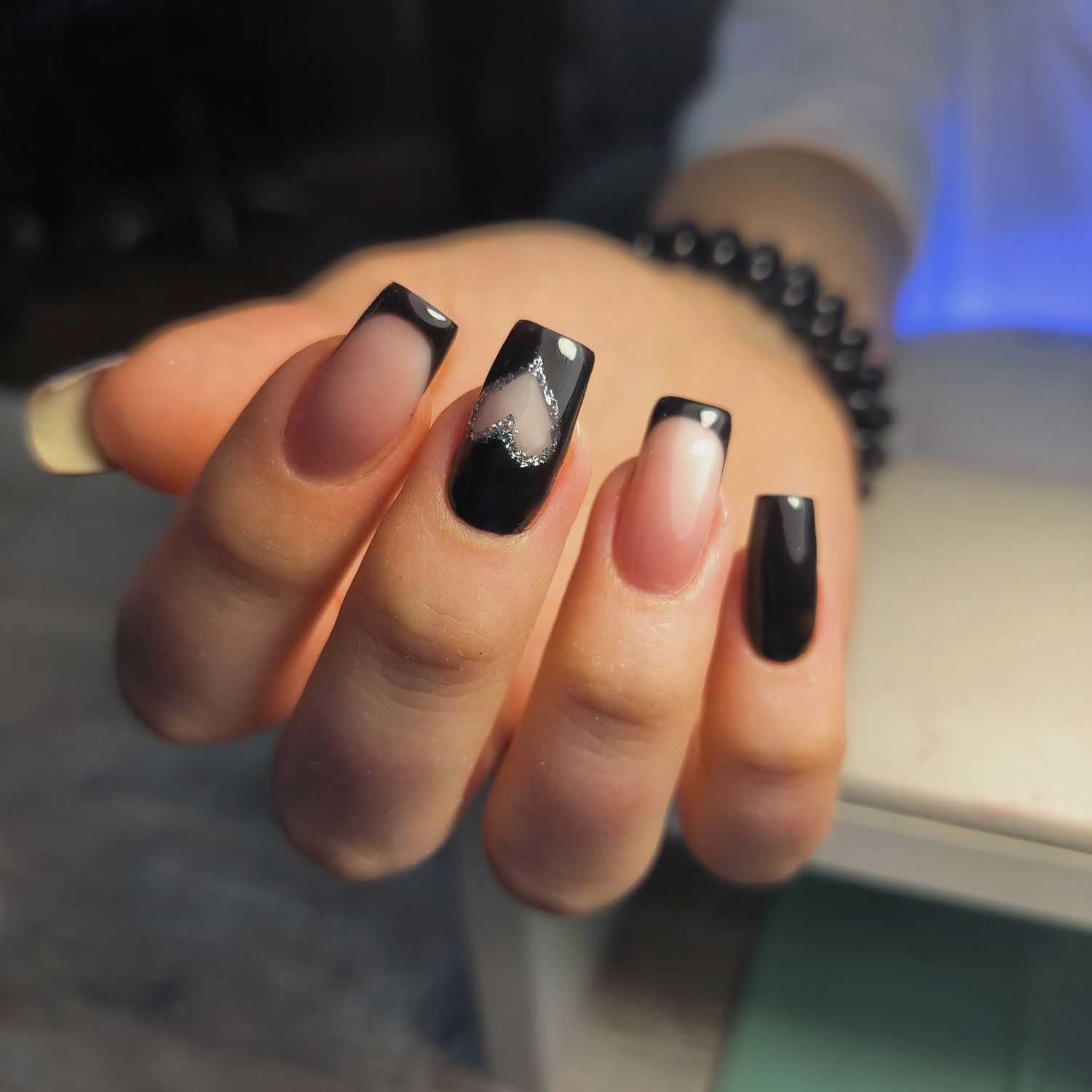 Маникюр/педикюр центр 500 грн