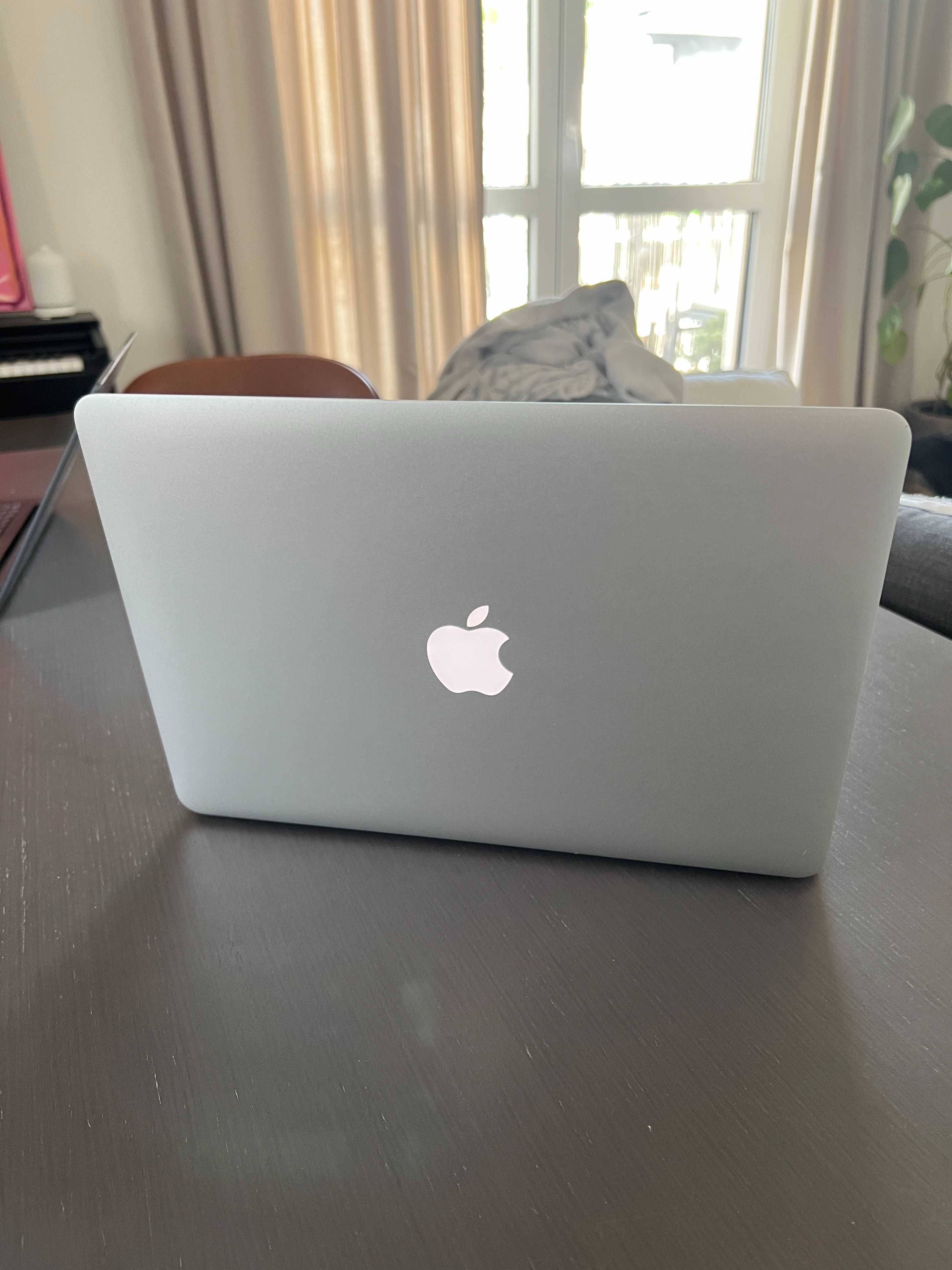 MacBook Air srebrny 13,3 2014