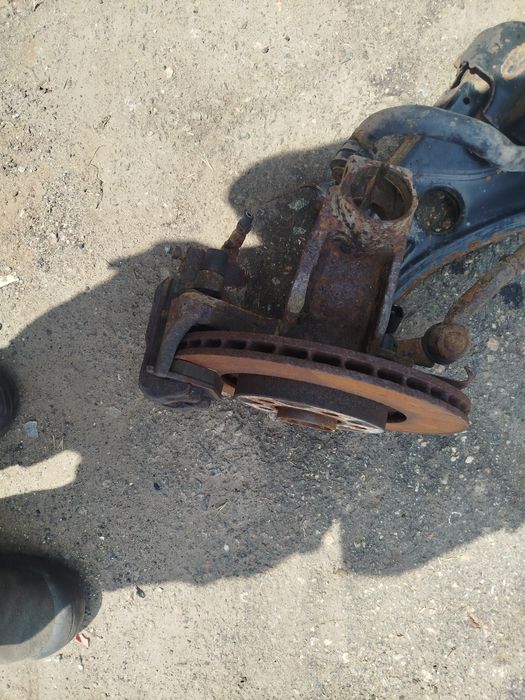 Продам подрамник на гольф 4