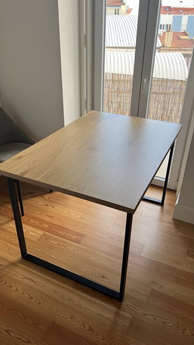Mesa de jantar Jysk AABENRAA - como novo