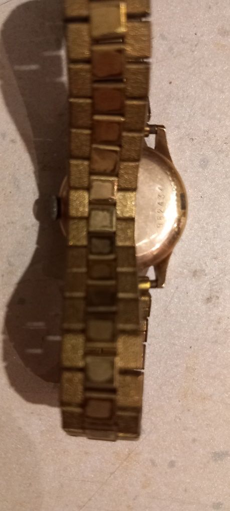 Mechaniczny złoty zabytkowy damski zegarek Doxa Anti-Magnetic 585