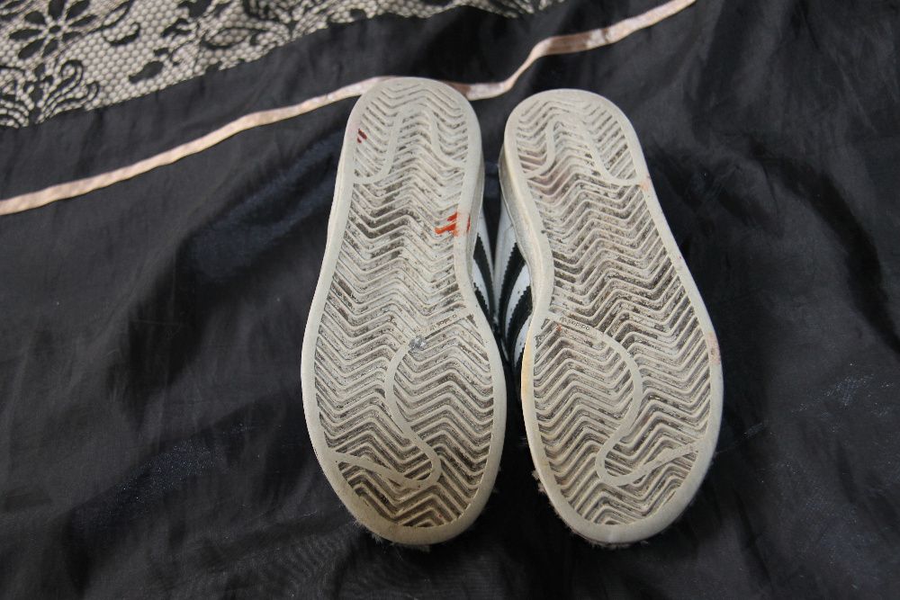 Продам детские оригинальные Кроссовки Adidas Superstar B26070 Белые