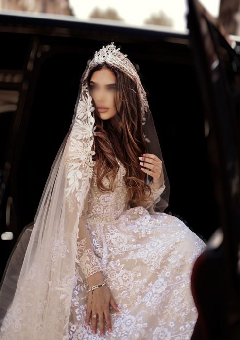 Розкішна пишна гепюрна весільна сукня 2025