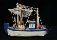 Miniatura de barco de pesca