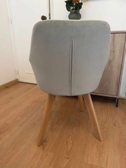 4 Cadeiras - estilo moderno - muito pouco uso - 120€