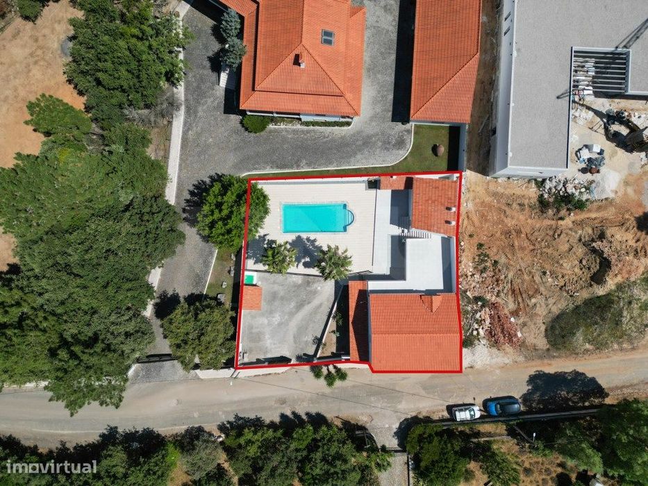 Moradia totalmente remodelada T6 com piscina + Anexo T1, para venda...
