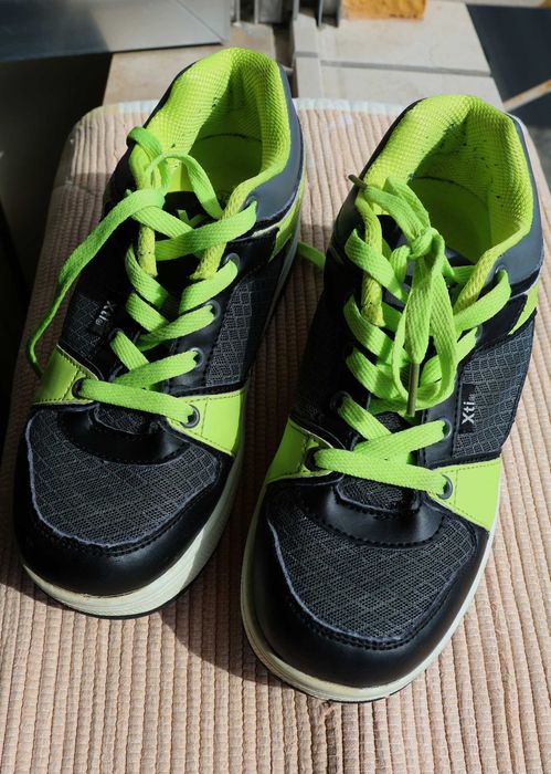 sapatilhas com rodas marca XIZ 38 semi novas