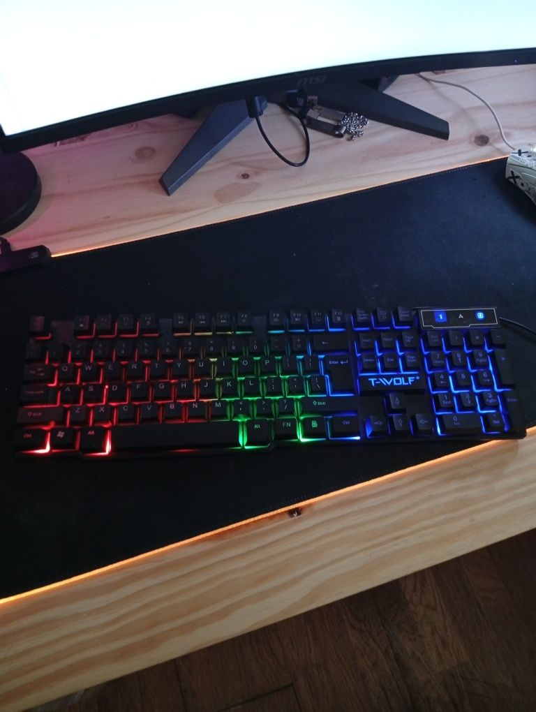 Teclado gaming preto