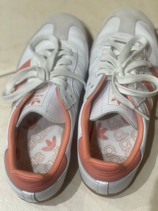 Adidas samba  brancos e salmao