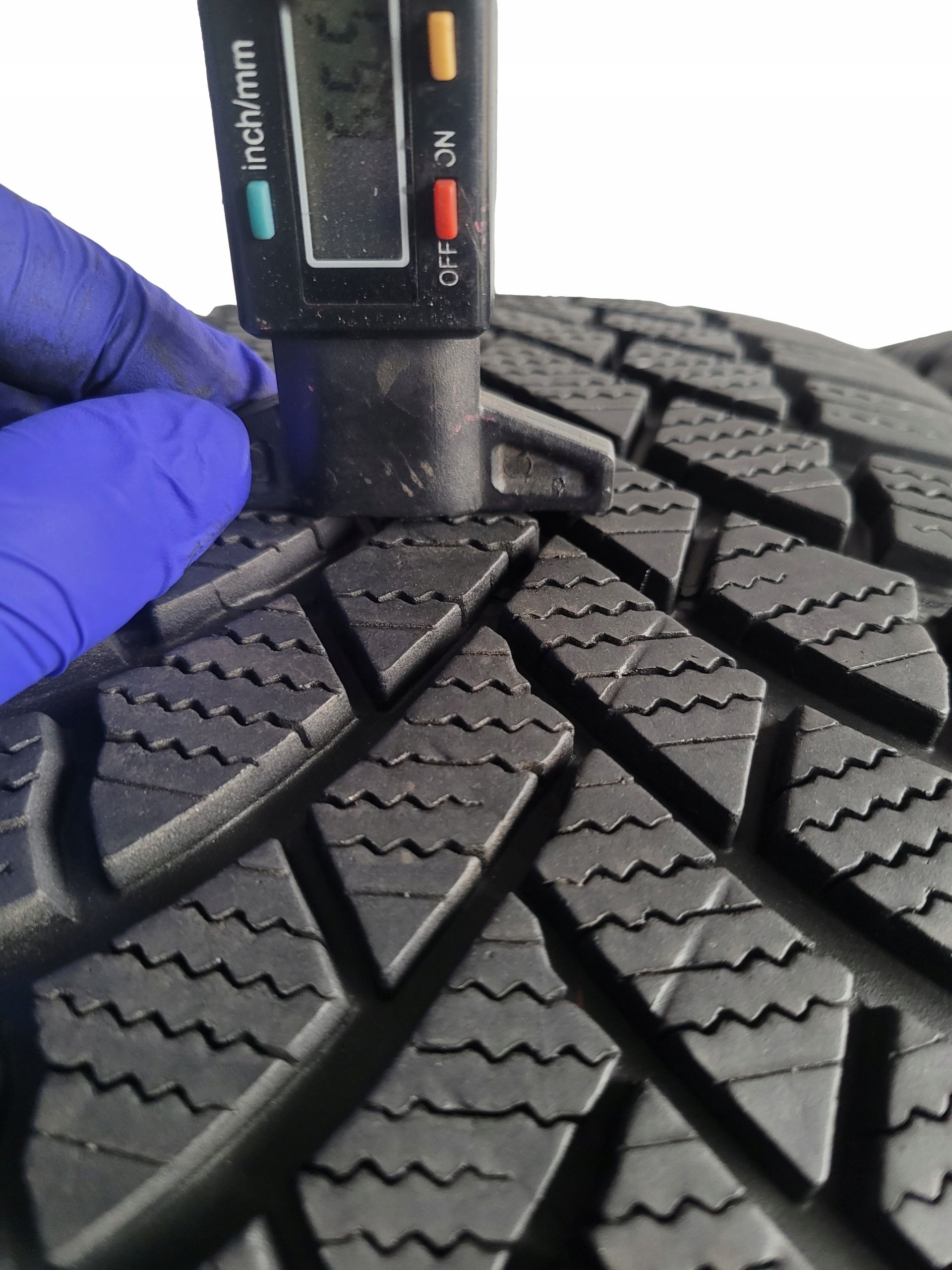 2x bridgestone blizzak LM005 215/60 R16 99H 6.65mm 6.29mm