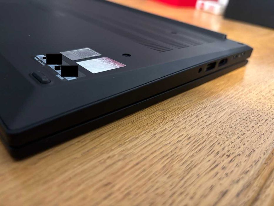 Nowy Laptop Lenovo T14 5th GEN (1 TB SSD WD Black, 16 GB RAM)