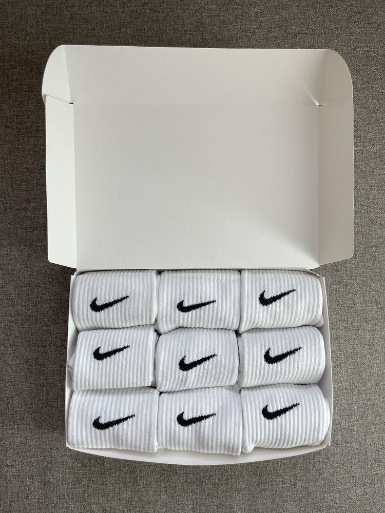 Nike Wysokie Białe Skarpety Boks 42/46(9 par)