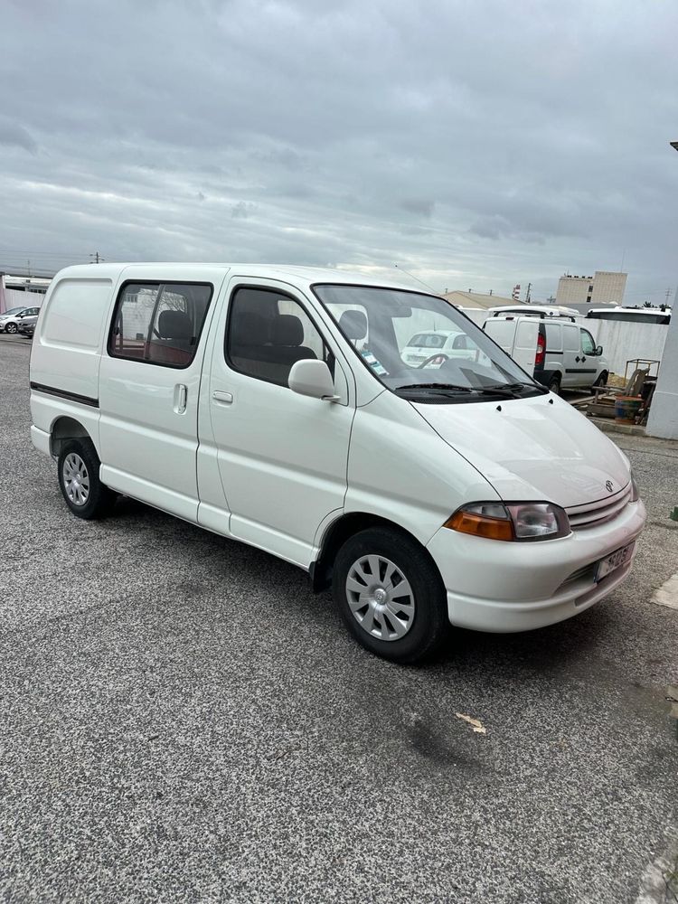 Toyota Hiace 6 lugares