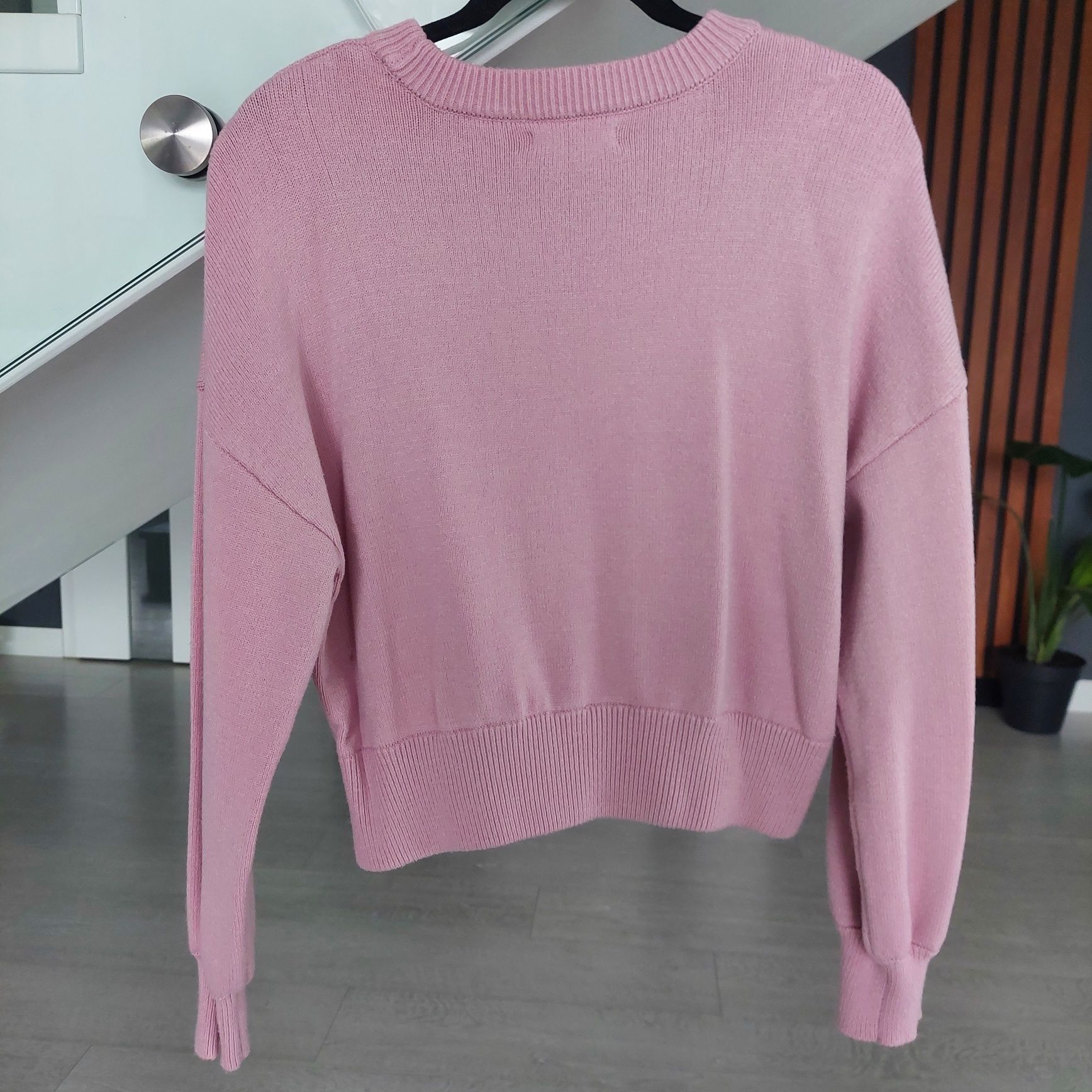 Sweter różowy RESERVED krótki L 40 stan bardzo dobry