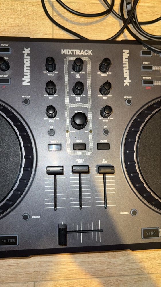 kontroler DJ numark mixtrack one