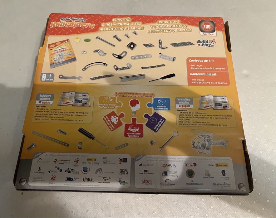 Metal Building - Helicópetro