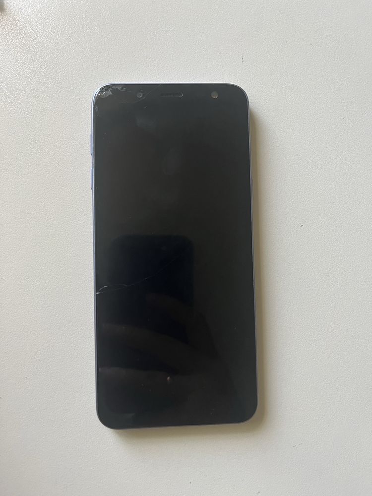 Телефон Samsung J600